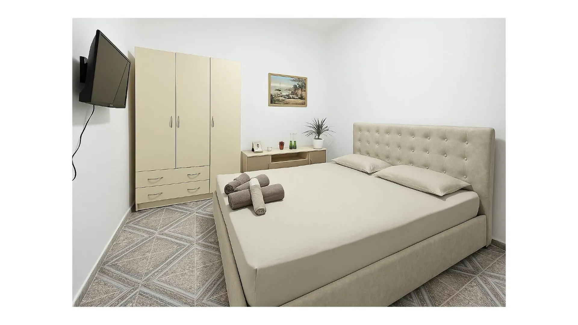 Tirona Old Street Apartment Tirana